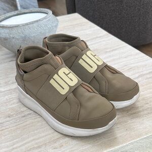 UGG women’s green Slip-On Sneakers